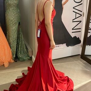 BRAND NEW prom dress (never worn w/ tag)